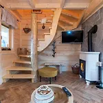בקתה Tatrytop Osada Gazdowka Z Sauna *